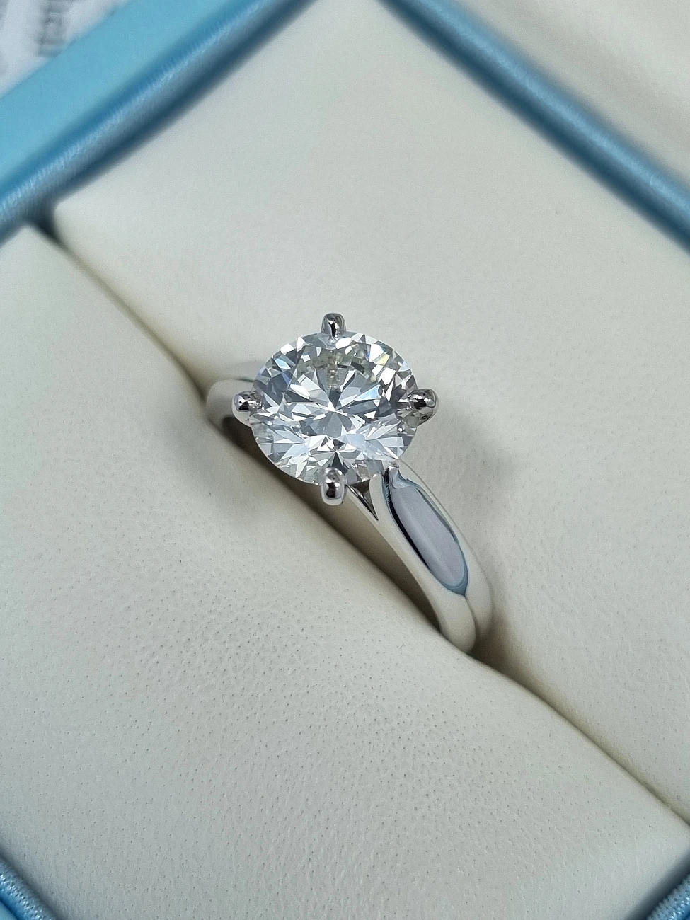 Украшение GIA  Кольцо с бриллиантом 2,22 ct. J/Si1 (3 Excellent)   