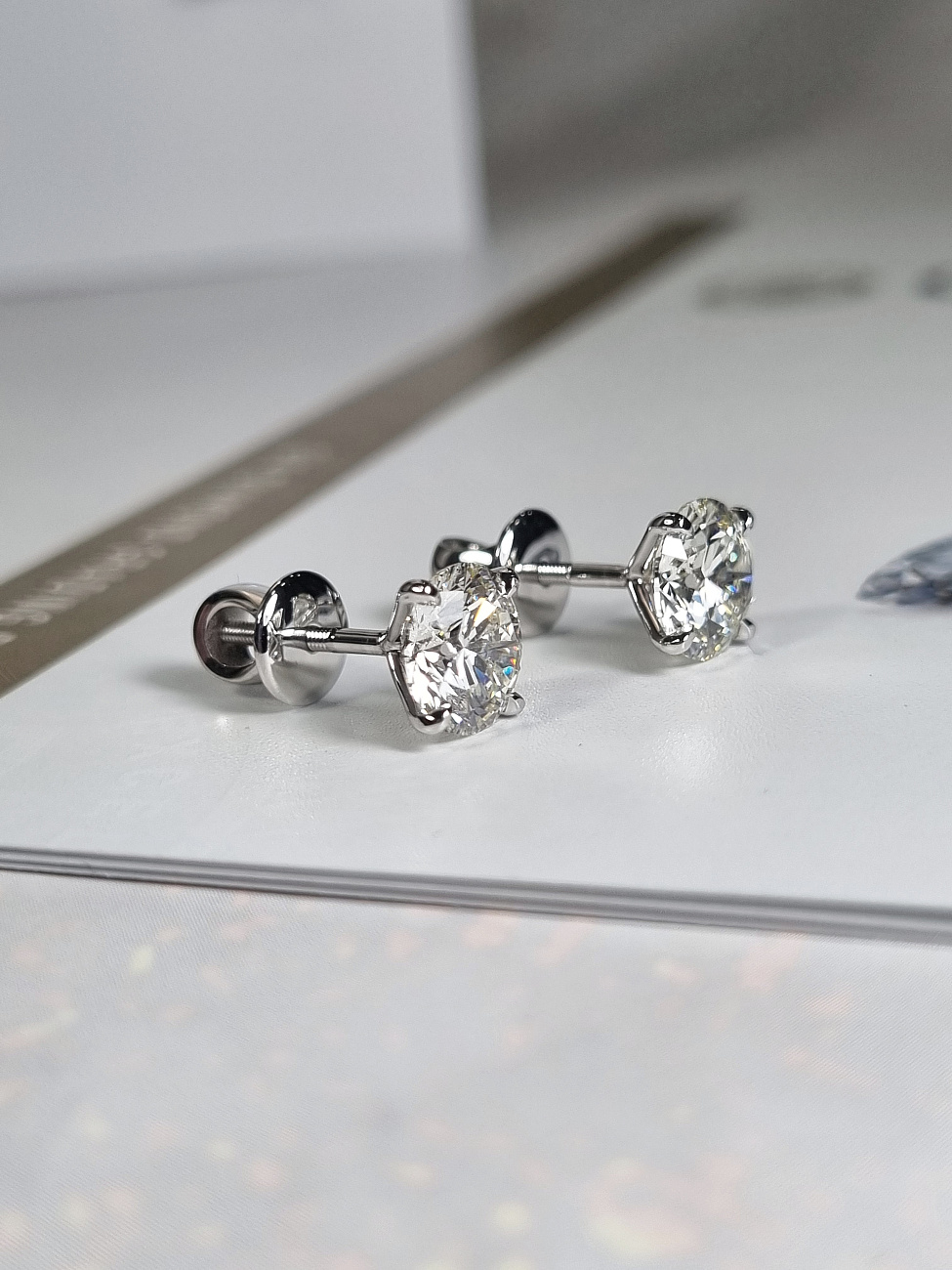 Украшение NO NAME  Серьги 2,00/2,05 Ct. J/Si1 (3 Excellent)   