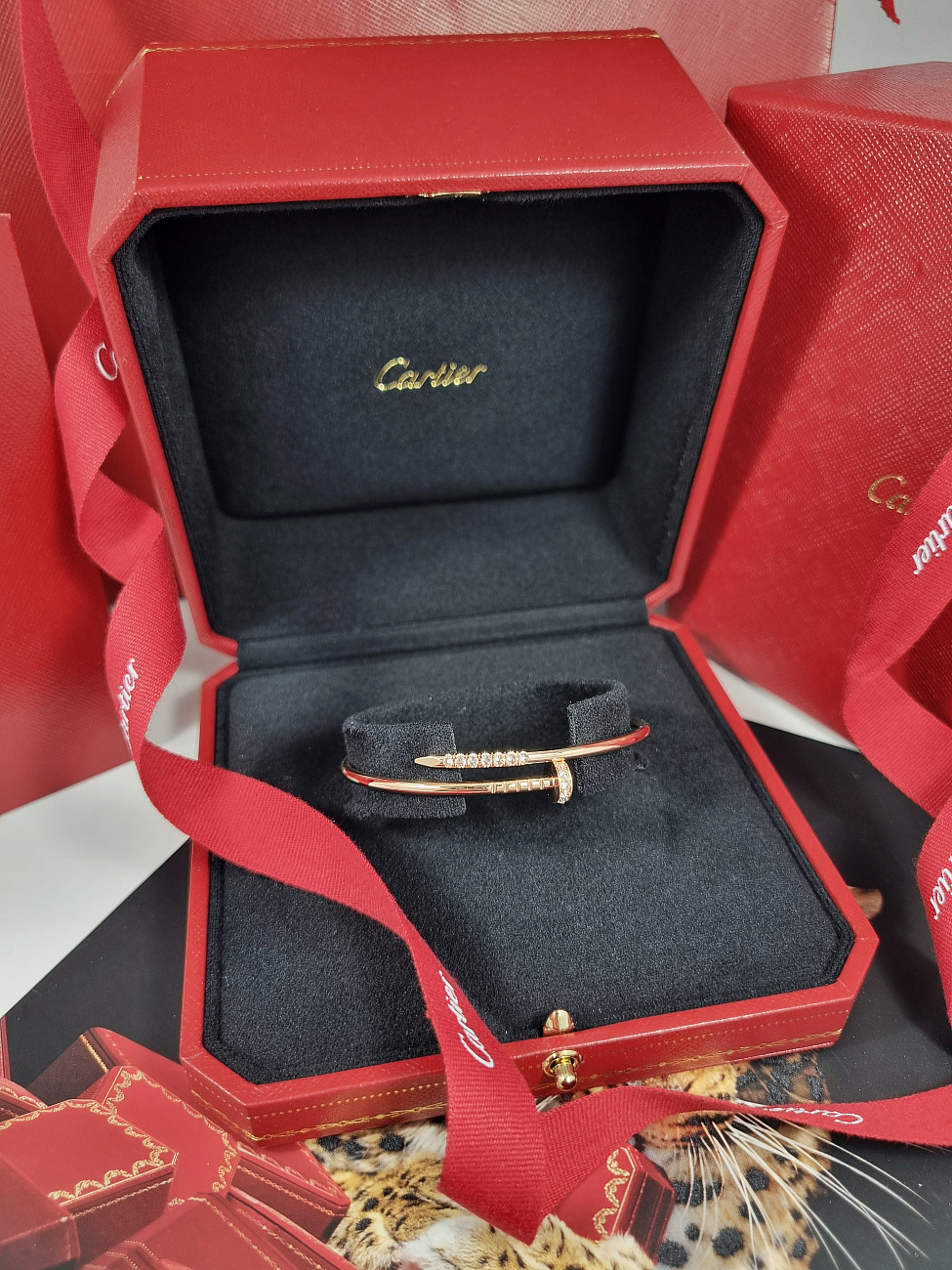 Украшение Cartier  Juste un Clou bracelet, Small Model, Reverse-set Diamonds 16  CRB6091316 