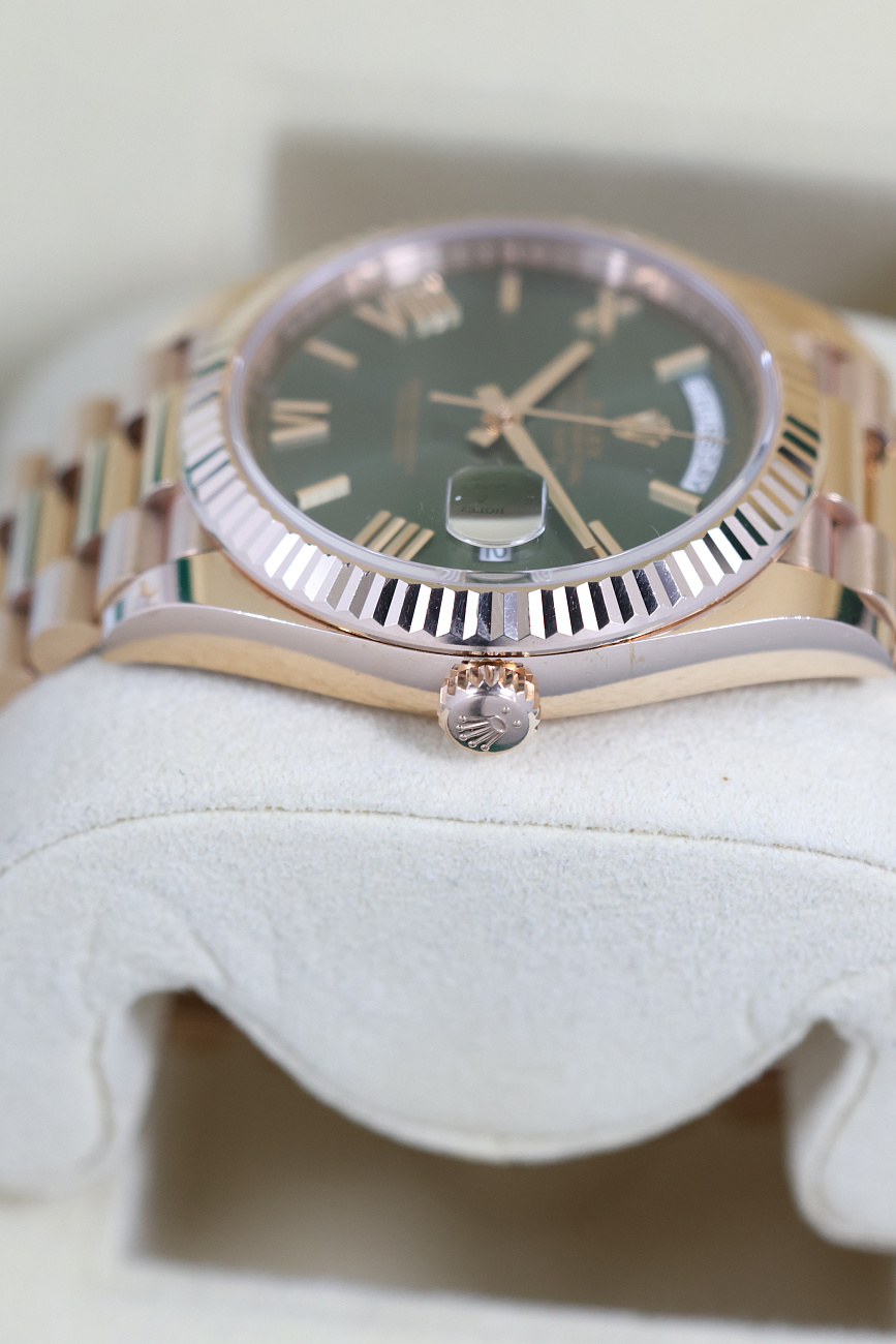 Часы Rolex  Day-Date Rose Gold Olive Dial  228235