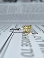 Украшение GIA  Кольцо 2,01 ct. Fancy Yellow/VS1 "Heart Diamond"   