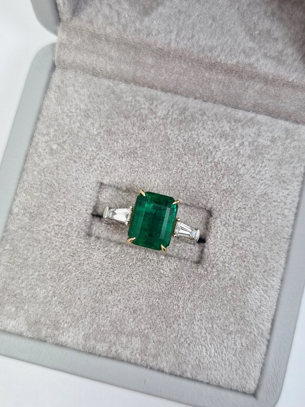 Украшение No Name  Кольцо с изумрудом 3,94 ct.   