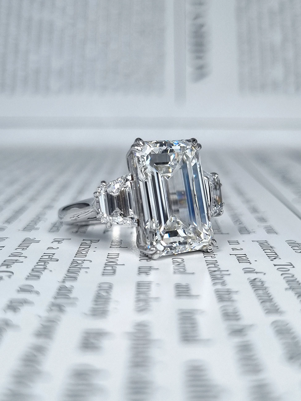 Украшение No Name  Кольцо 2,01 гр. (10,04 ct.) E/VS1 (Ограненный синтетический алмаз)   