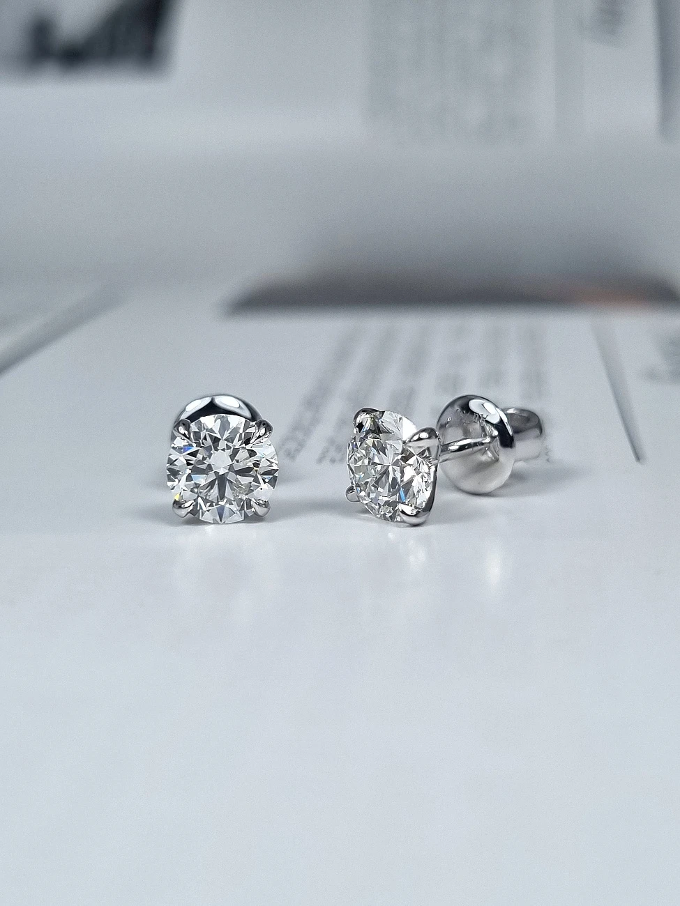 Украшение GIA  Серьги с бриллиантами 0,90/0,90 ct. H/Si1 (3 Excellent)   