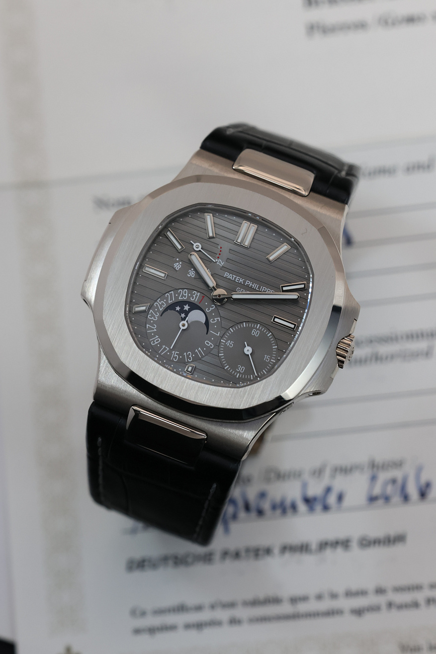 Часы Patek Philippe  Nautilus White Gold Moon Phases  5712G-001