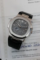 Часы Patek Philippe  Nautilus White Gold Moon Phases  5712G-001