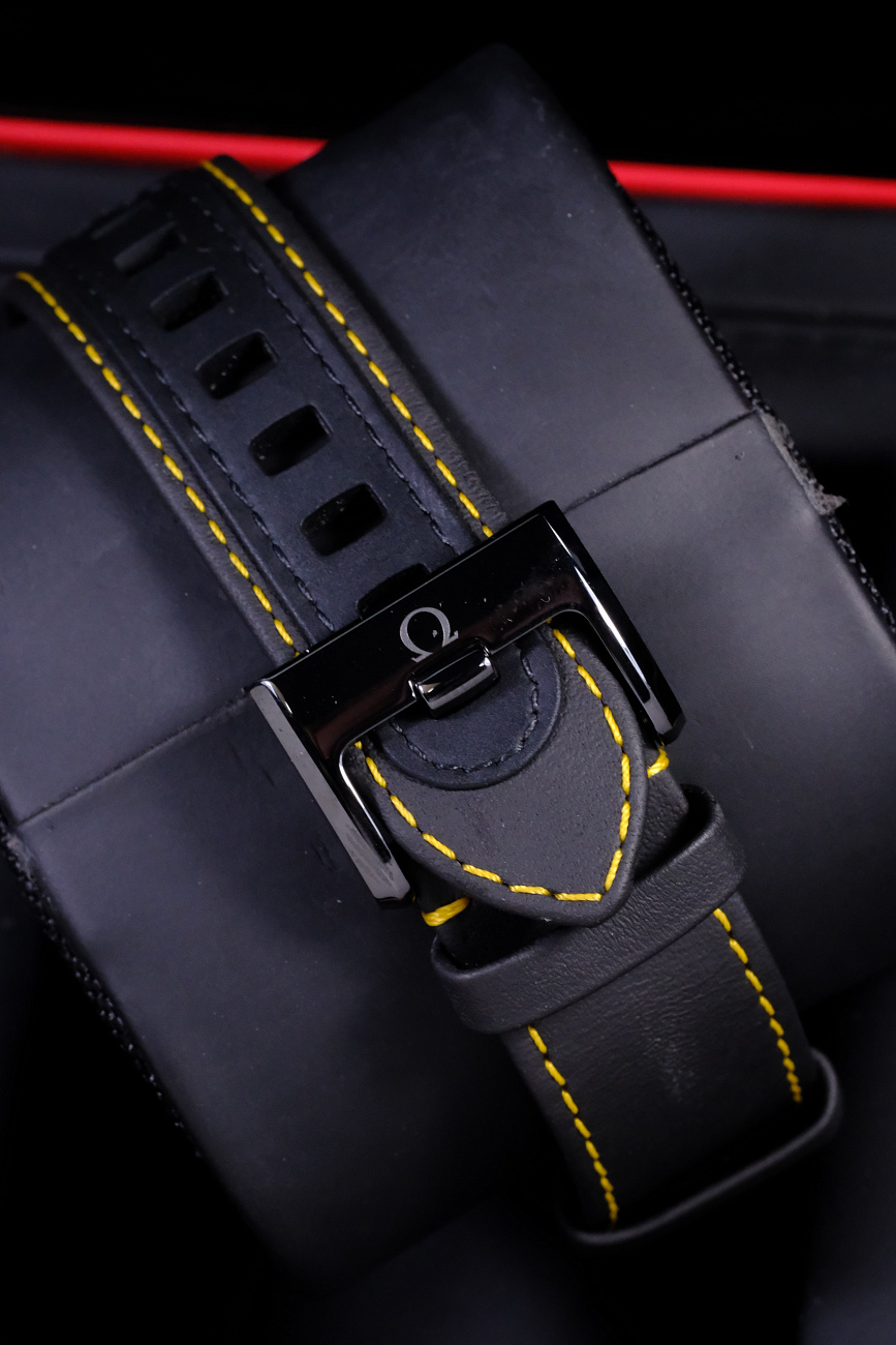 Часы Omega  Speedster Dark Side Of The Moon   311.92.44.30.01.001