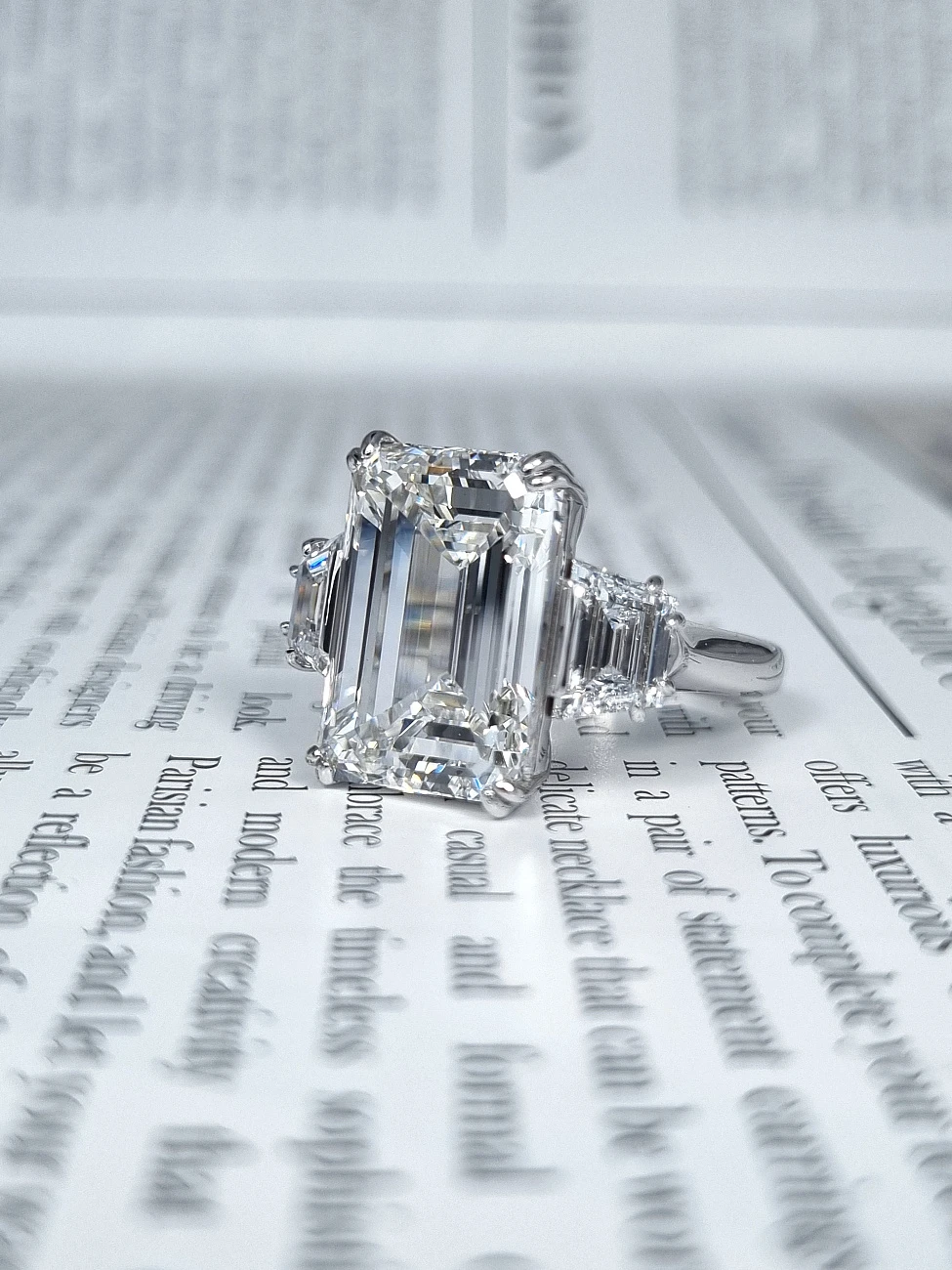 Украшение No Name  Кольцо 2,01 гр. (10,04 ct.) E/VS1 (Ограненный синтетический алмаз)   