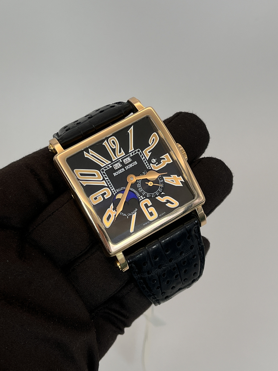 Roger Dubuis в наличии в Москве в &quot;Мануфактуре&quot;! 