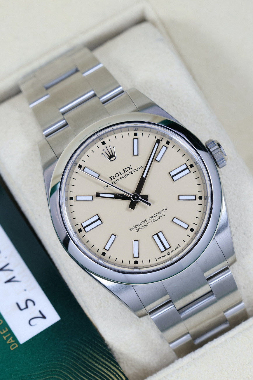 Часы Rolex  Oyster Perpetual 41 Mm Beige Dial  134300
