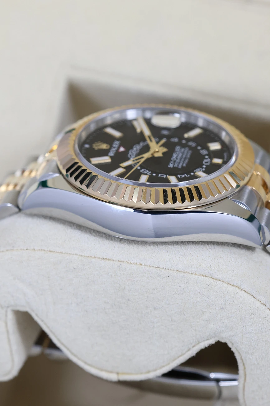Часы Rolex  Sky-Dweller 42Mm Steel And Yellow Black Dial  336933