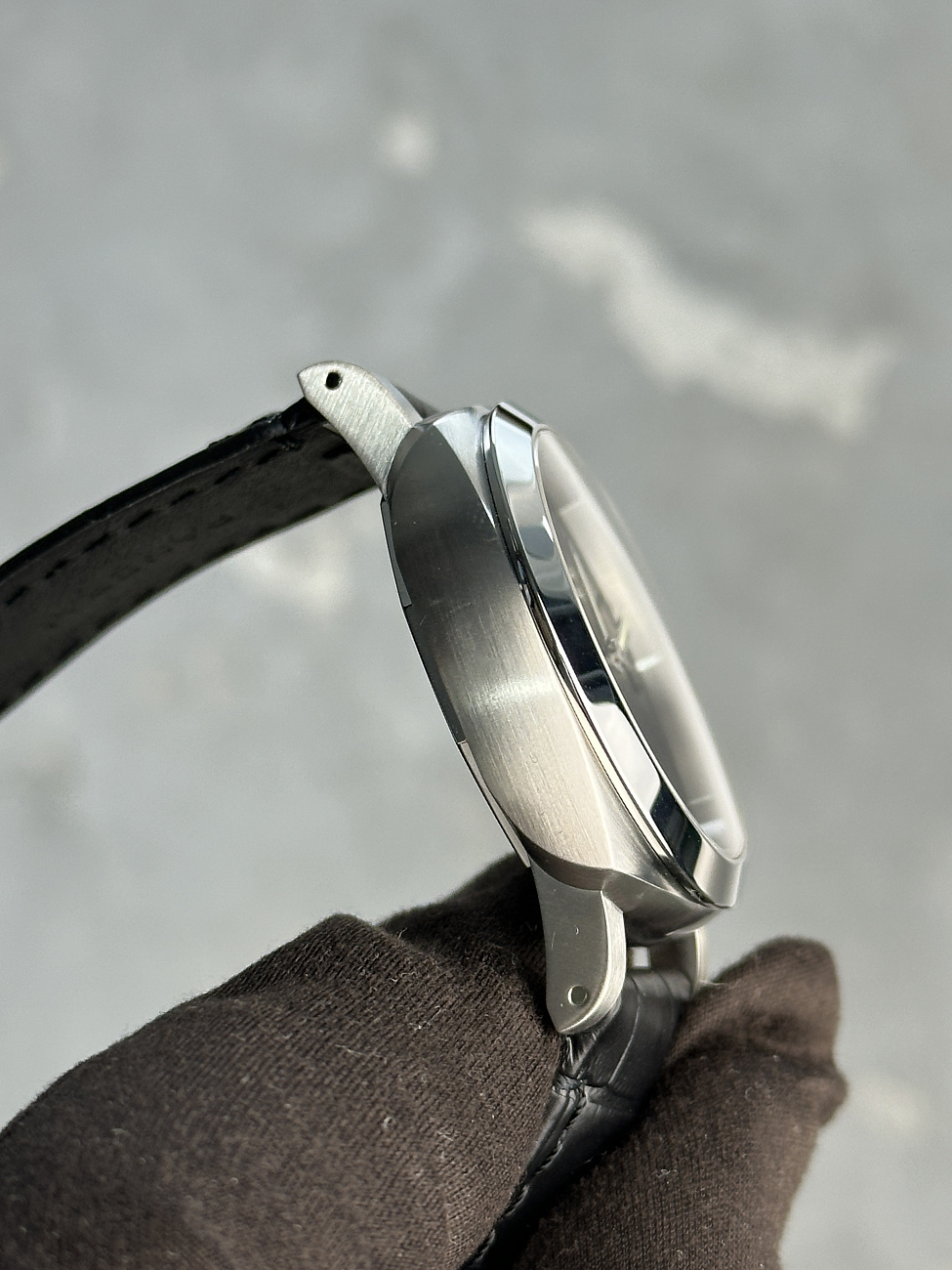 Часы Panerai  Luminor Quaranta  PAM01372