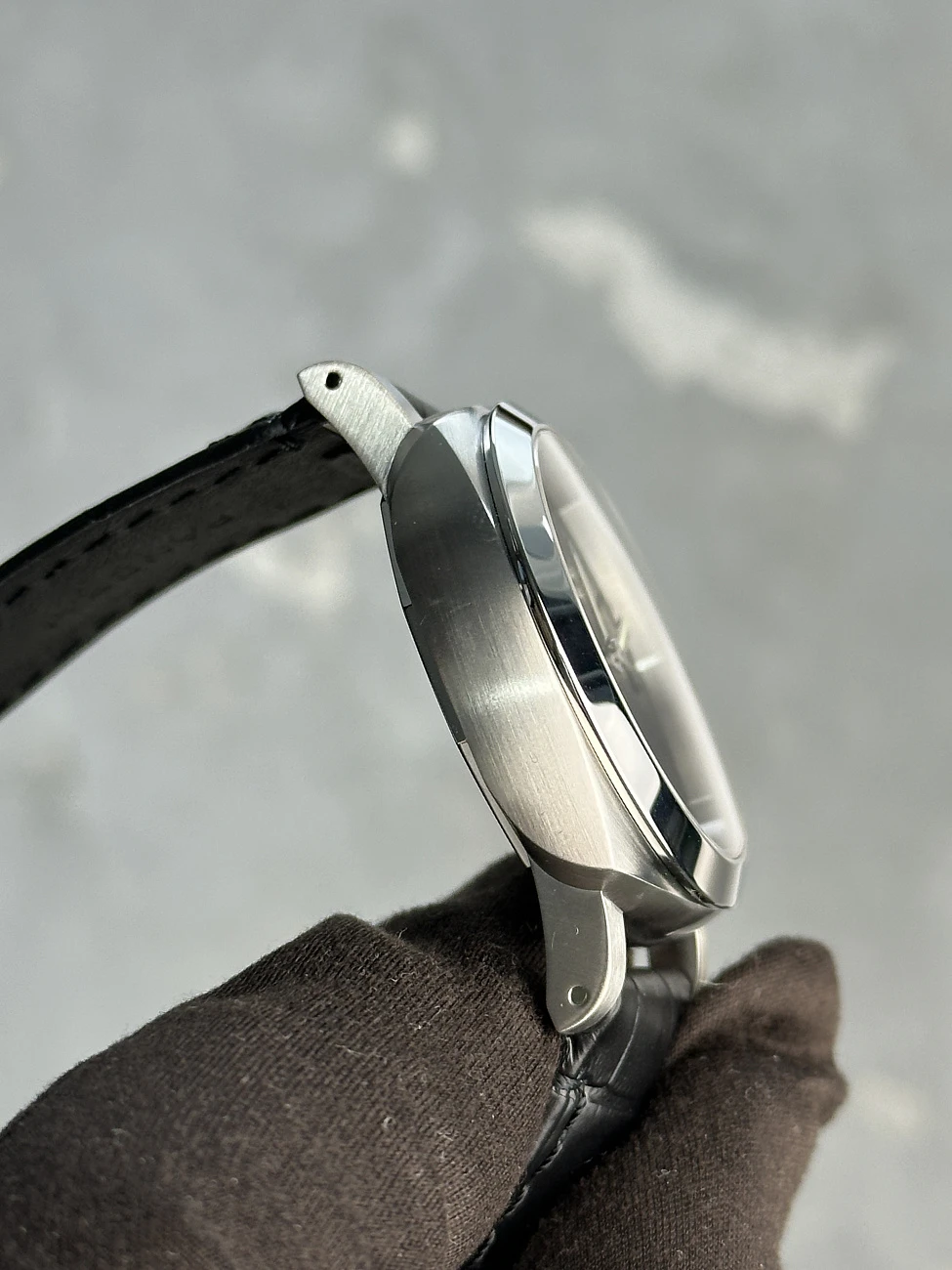 Часы Panerai  Luminor Quaranta  PAM01372