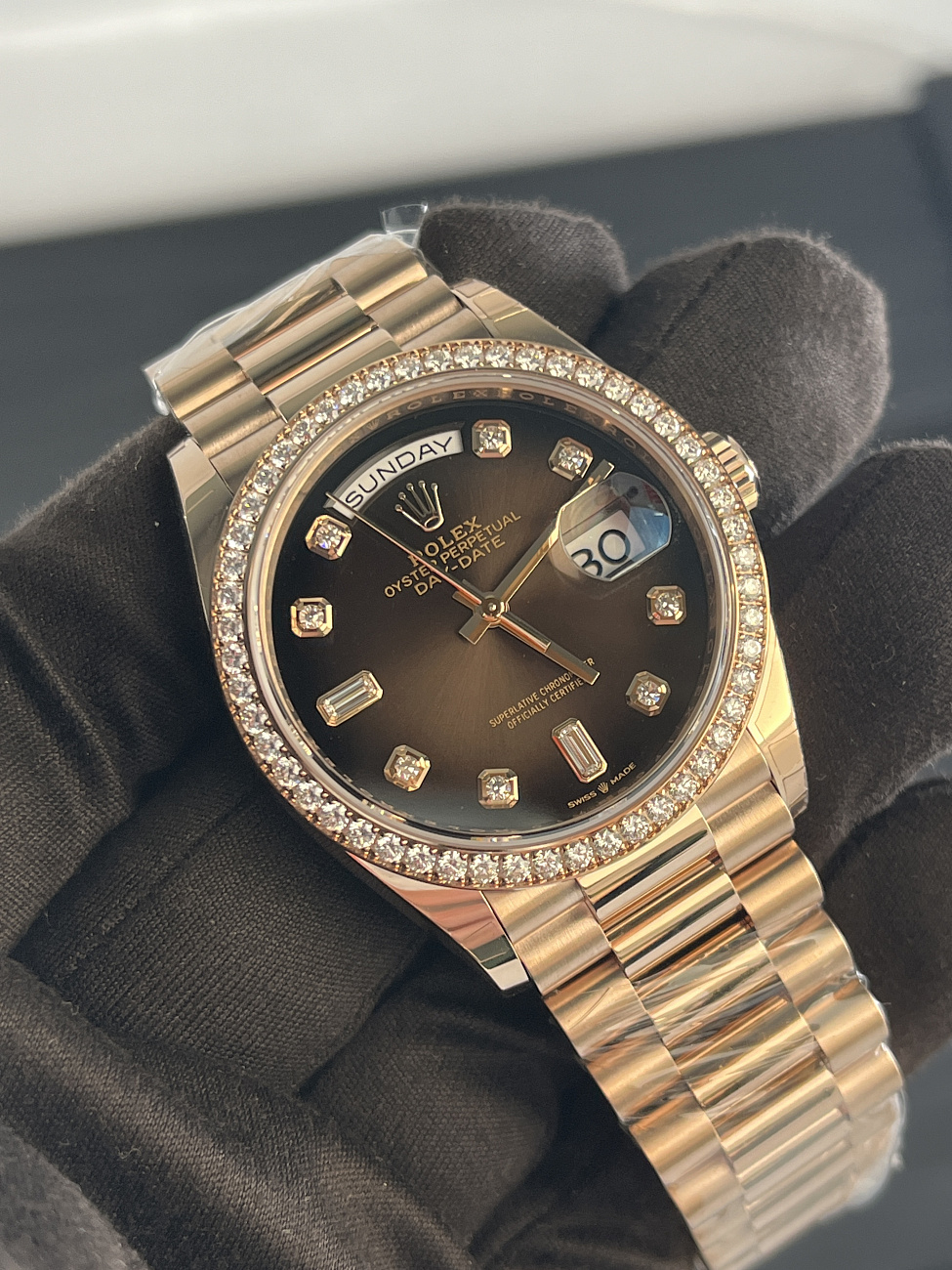 Часы Rolex  Day-Date 36 Mm Everose Gold Chocolate Dial Diamond Bezel  128345RBR