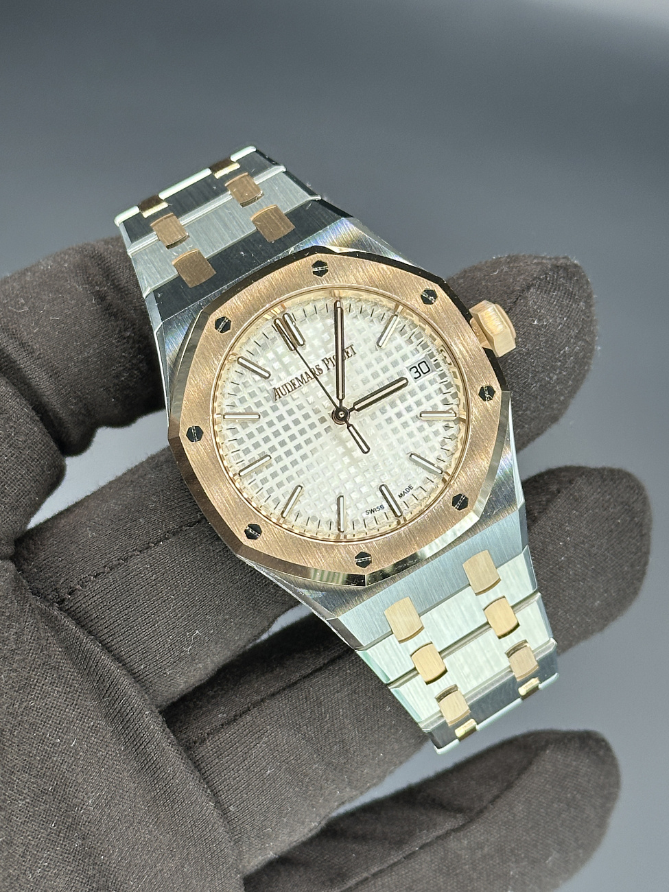 Часы Audemars Piguet  Royal Oak 37 Mm Steel Rose Gold  15550SR.OO.1356SR.02