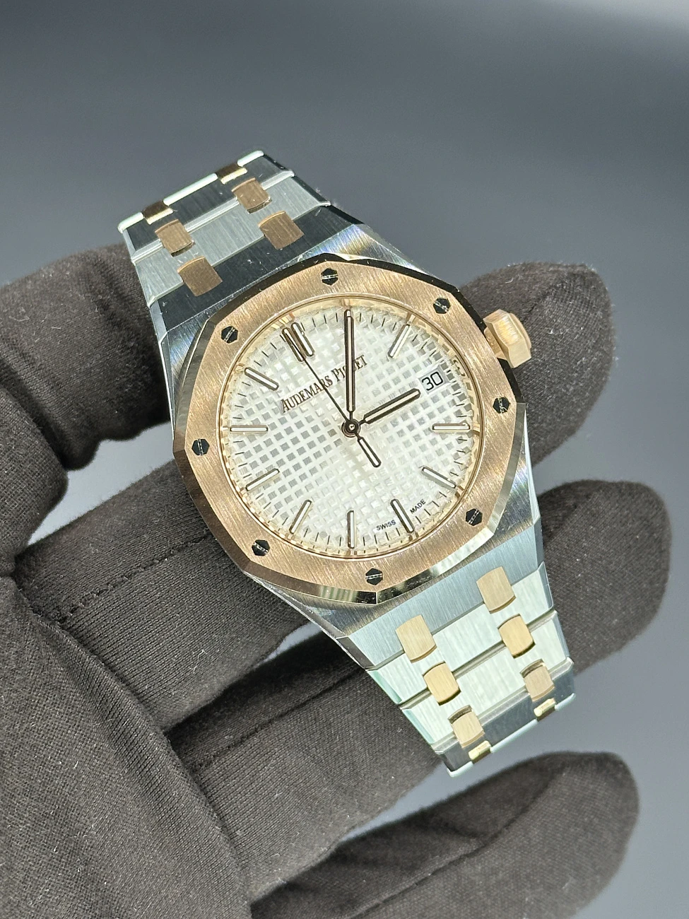 Часы Audemars Piguet  Royal Oak 37 Mm Steel Rose Gold  15550SR.OO.1356SR.02