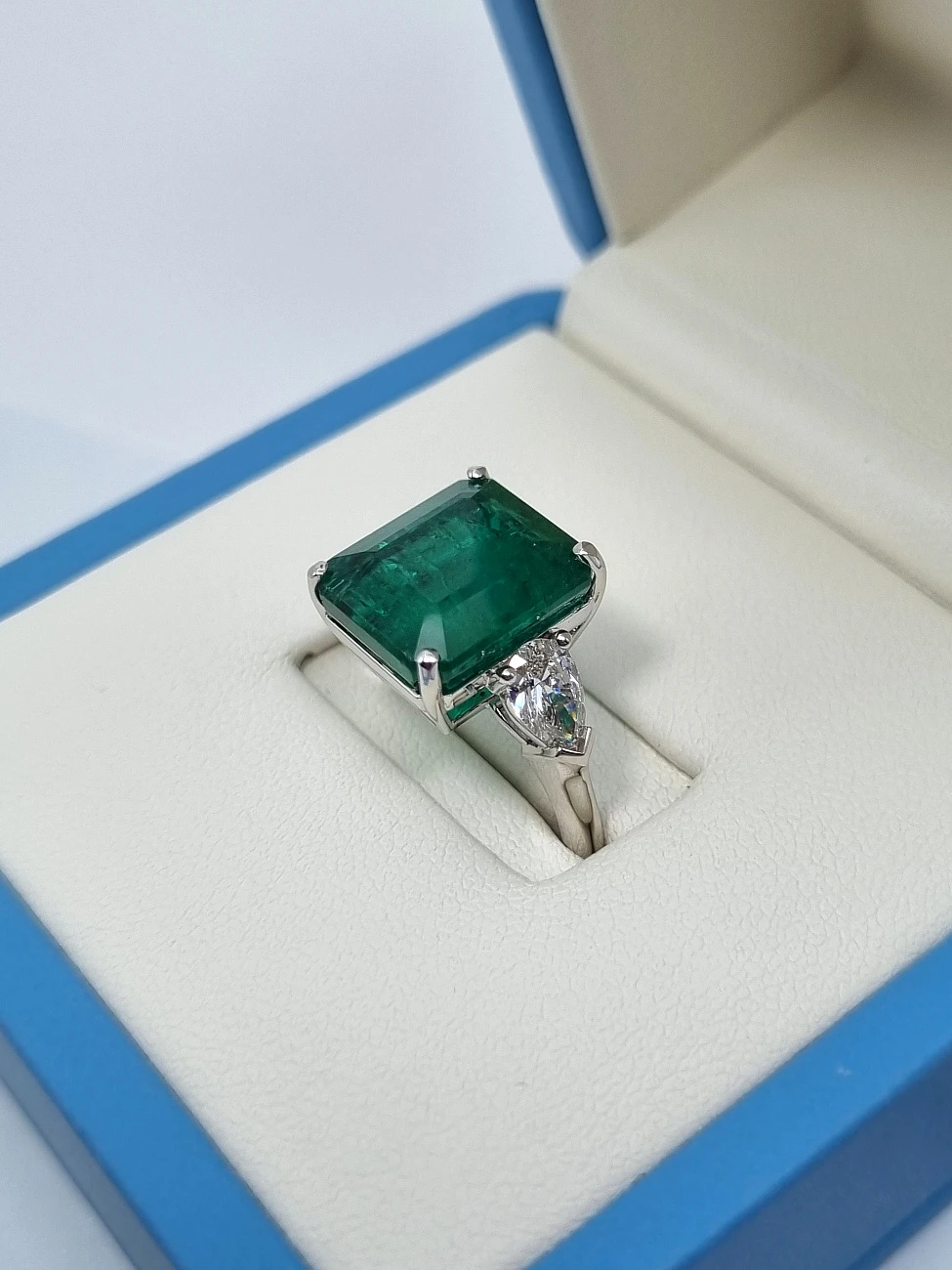 Украшение No Name  Кольцо с изумрудом 9,50 ct.   