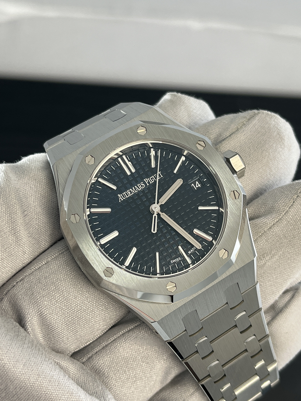 Часы Audemars Piguet  Royal Oak 37 Mm Blue Dial  15550ST.OO.1356ST.06
