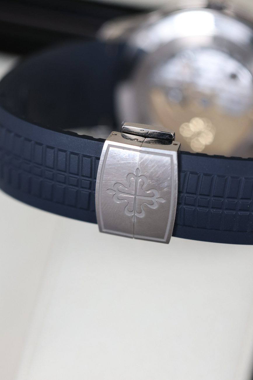 Часы Patek Philippe  Aquanaut White Gold Blue Dial  5168G-001