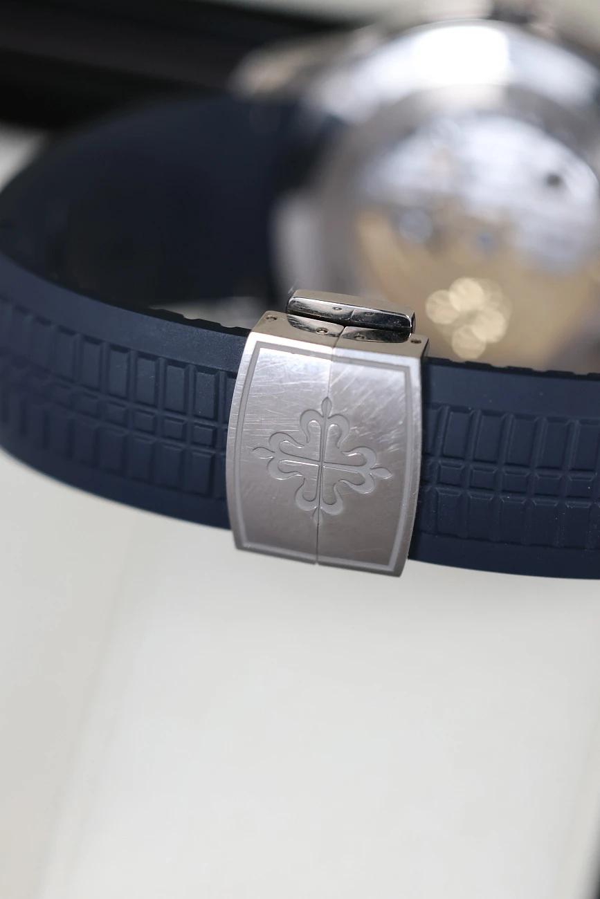 Часы Patek Philippe  Aquanaut White Gold Blue Dial  5168G-001