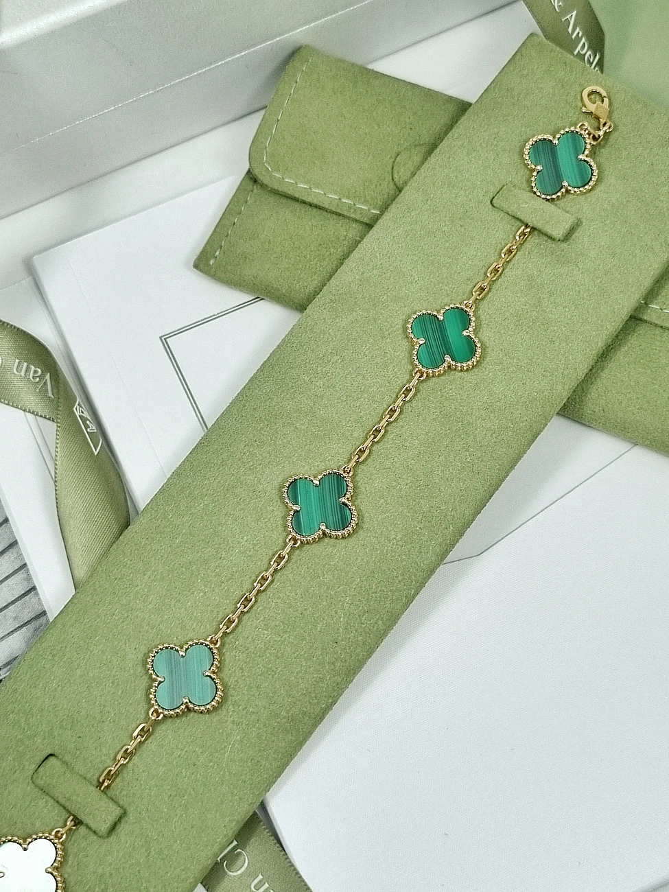 Украшение Van Cleef &amp; Arpels  Vintage Alhambra Bracelet, 5 motifs, Malachite  VCARL80900 