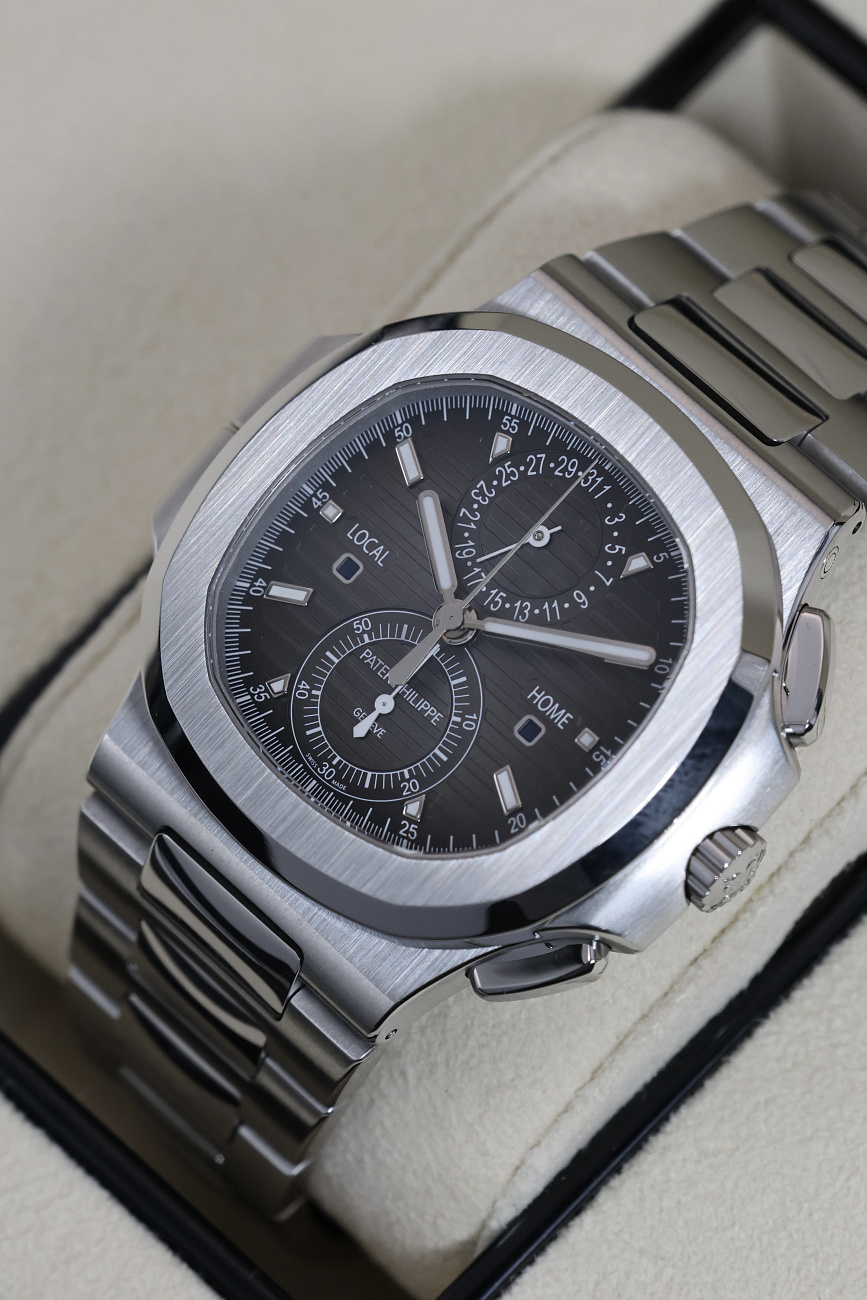Часы Patek Philippe  Nautilus Travel Time Chronograph  5990/1A-001