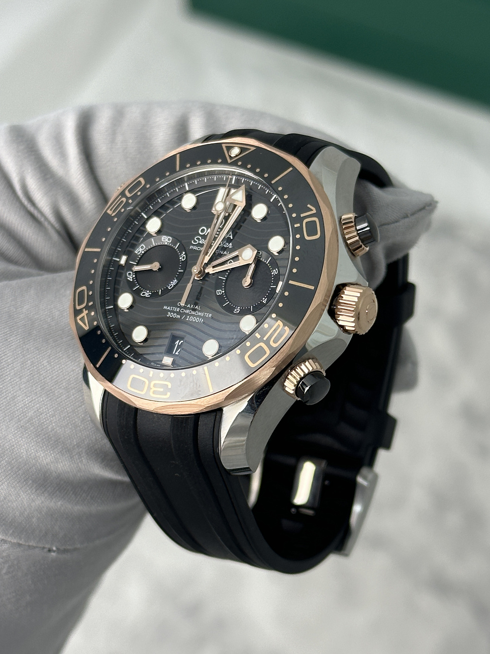 Часы Omega  Seamaster Diver 300M Co‑Axial Master Chronometer Chronograph 44 Mm  210.22.44.51.01.001