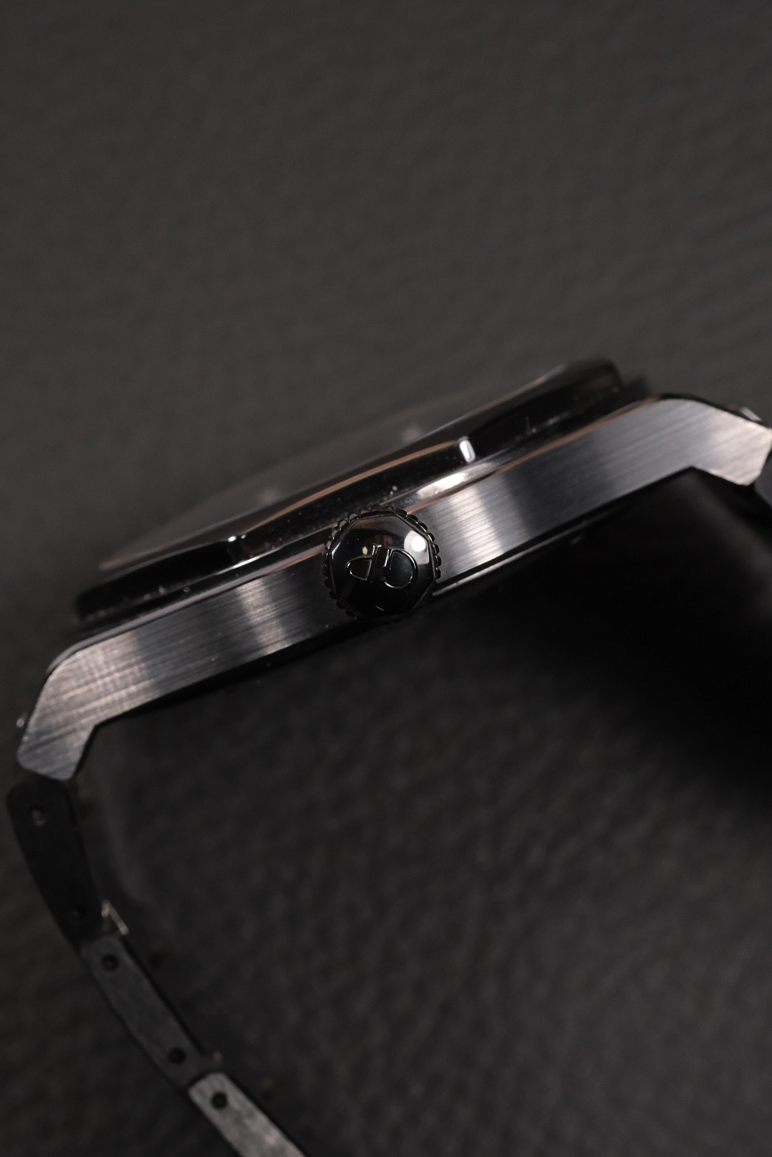 Часы Girard-Perregaux  Laureato Skeleton Ceramic  81015-32-001-32A