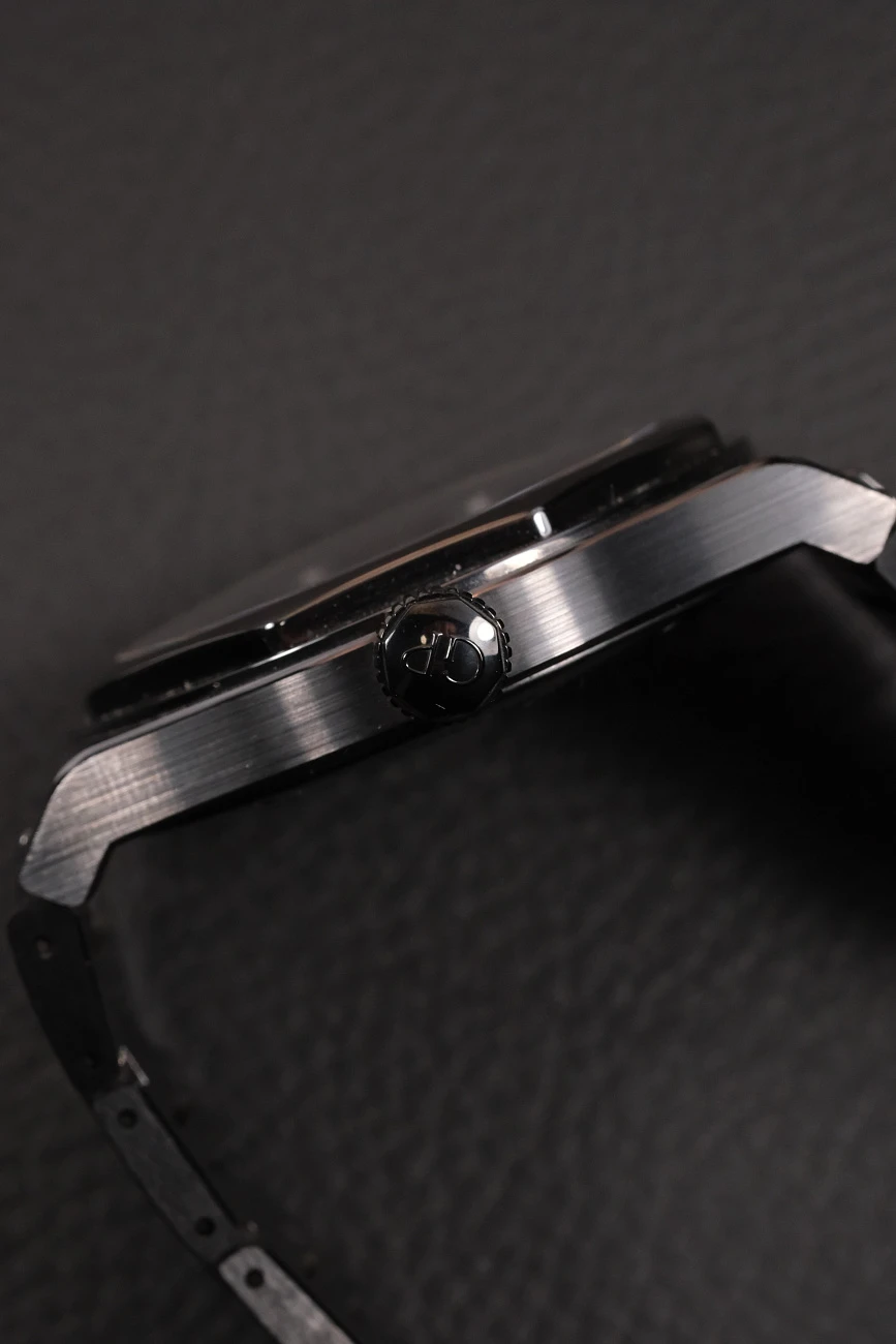 Часы Girard-Perregaux  Laureato Skeleton Ceramic  81015-32-001-32A