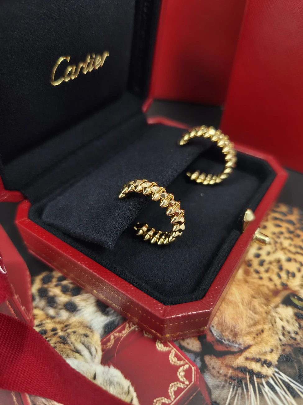 Украшение Cartier  Clash de Cartier earrings small Model, Yellow Gold  B8301490 