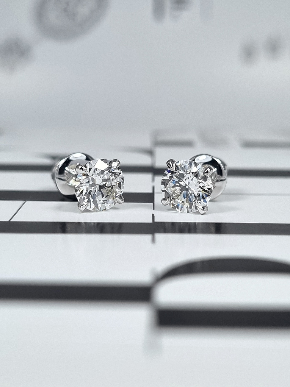 Украшение NO NAME  Серьги 1,00/1,00 ct. F/VS2 (3 Excellent)   