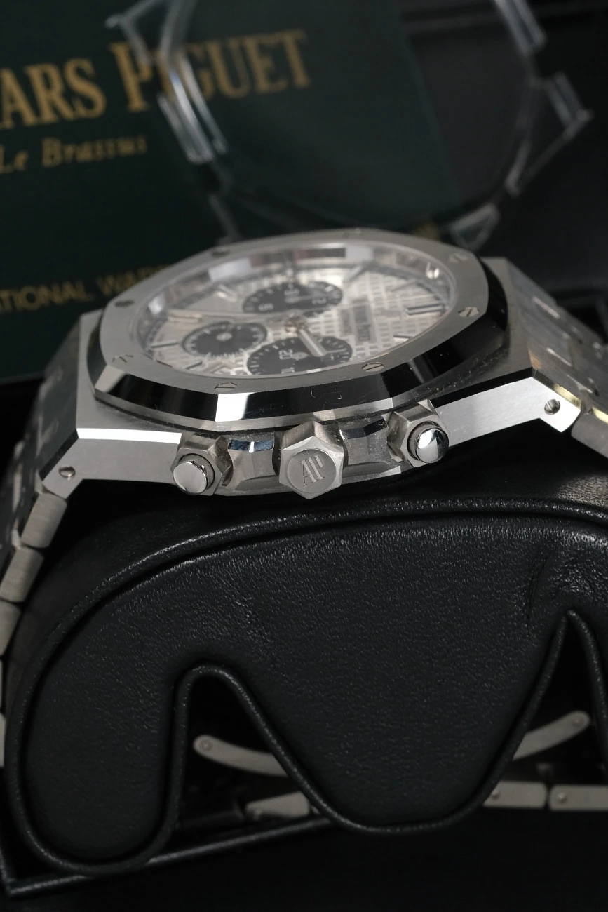 Часы Audemars Piguet  Royal Oak Chronograph 41Mm White Dial  26331ST.OO.1220ST.03