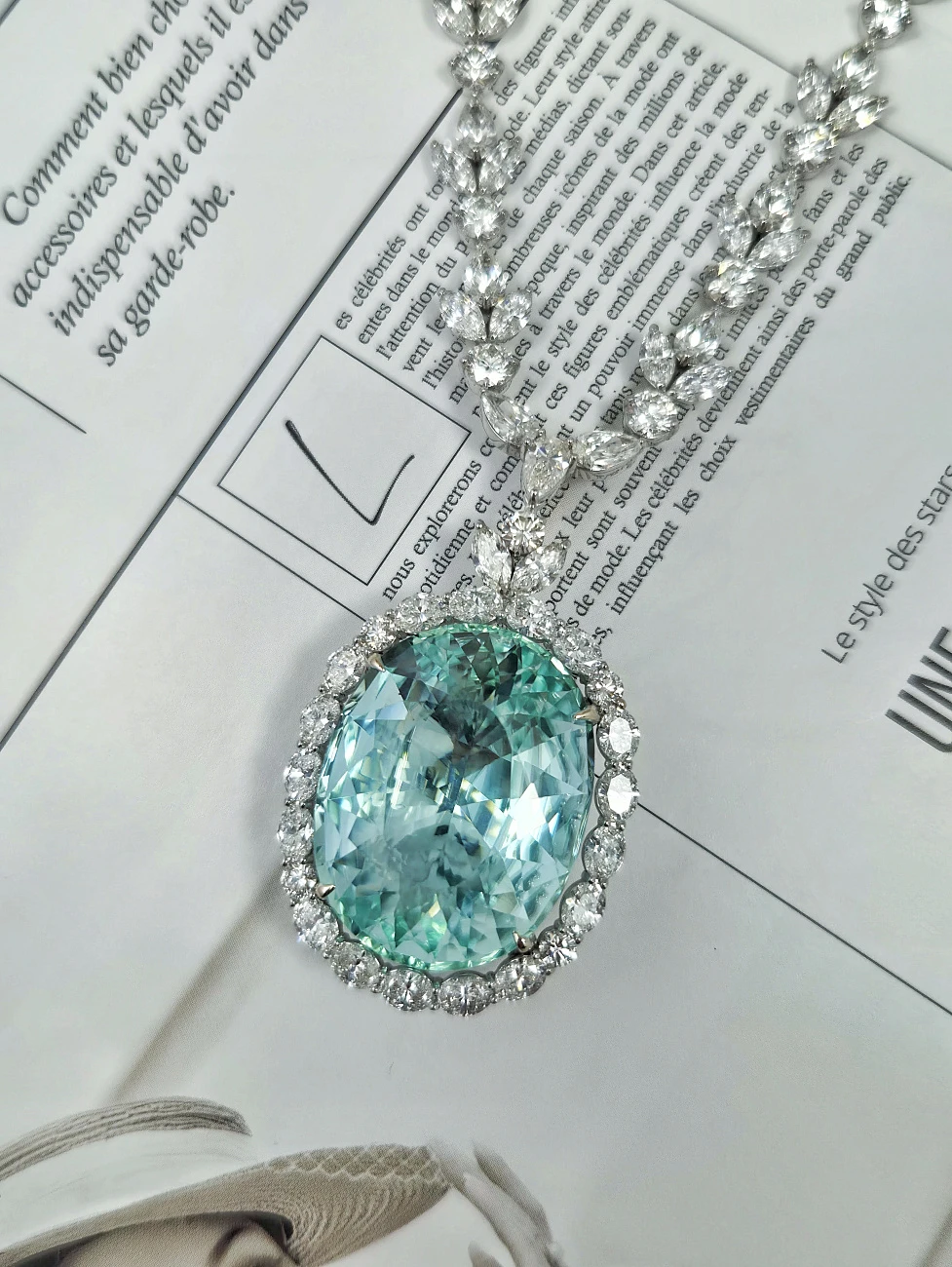 Украшение GIA  Колье с турмалином "Параиба" 54,00 ct.   