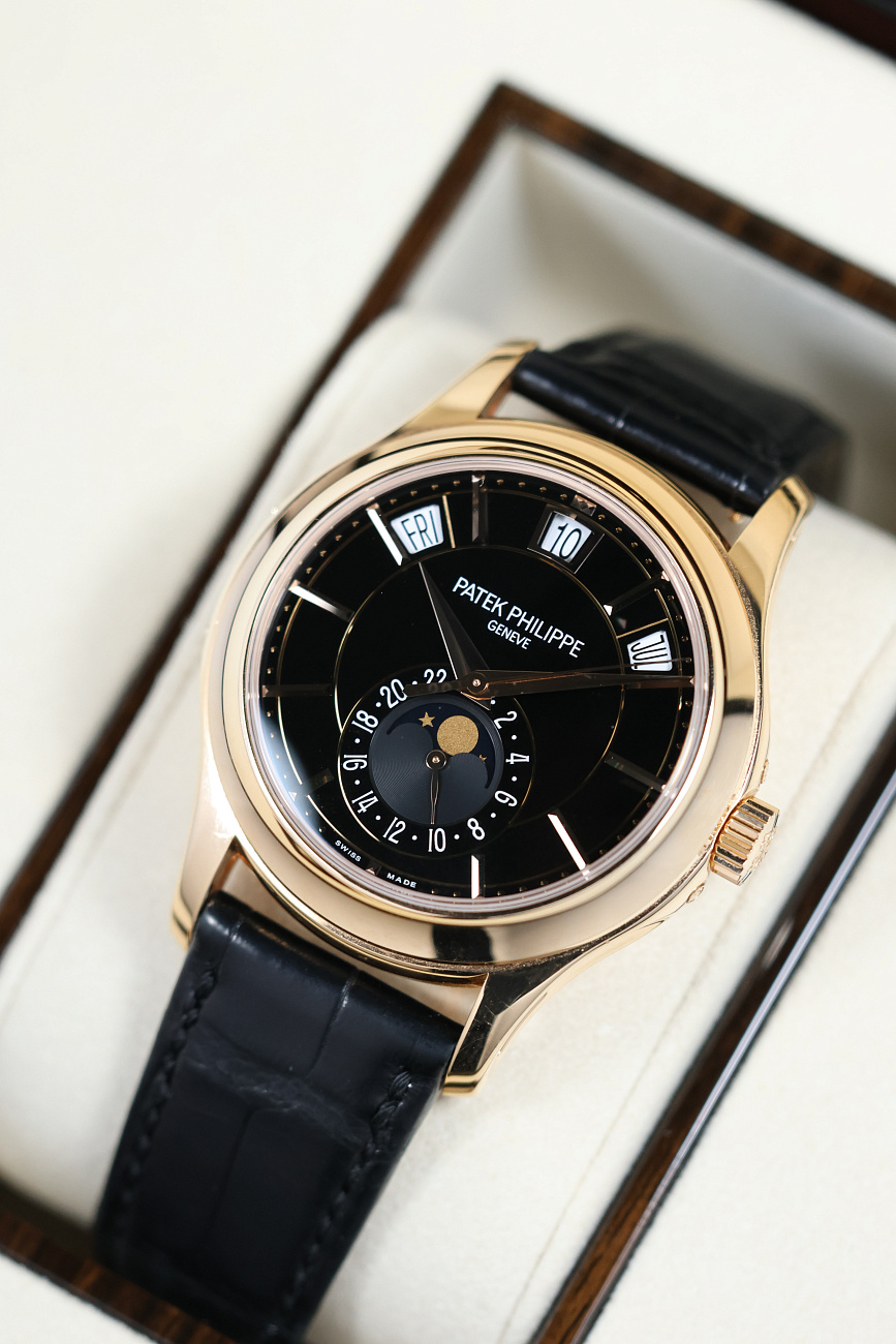 Часы Patek Philippe  Annual Calendar Rose Gold Black Dial  5205R-010