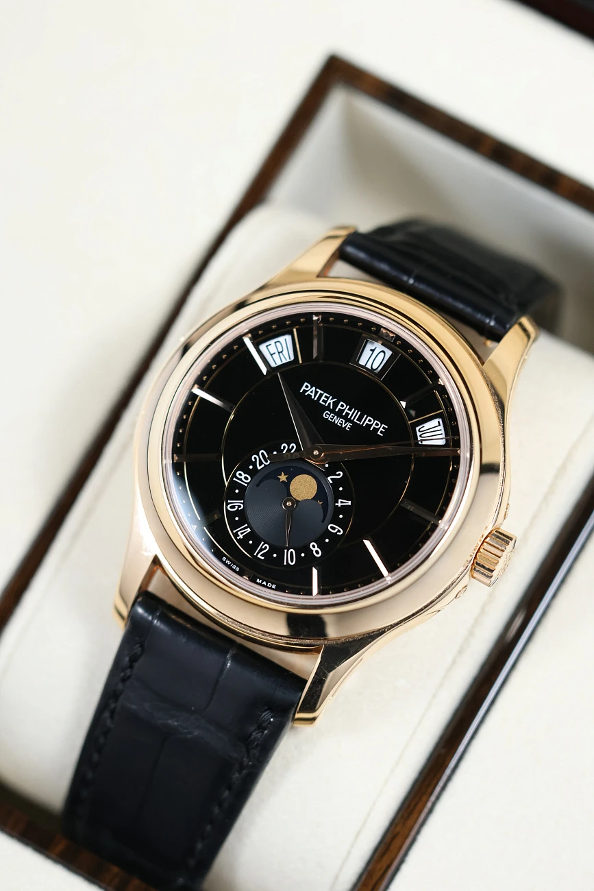 Часы Patek Philippe  Annual Calendar Rose Gold Black Dial  5205R-010