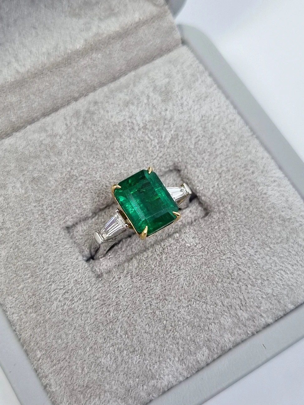 Украшение No Name  Кольцо с изумрудом 3,94 ct.   
