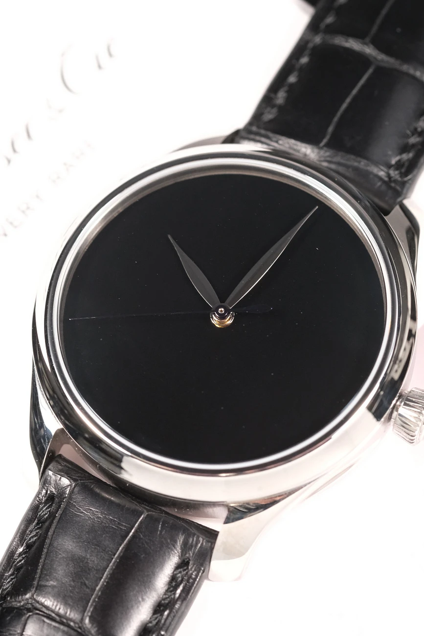 Часы H. Moser &amp; Cie  Endeavour Centre Seconds Vantablack®  1200-1239