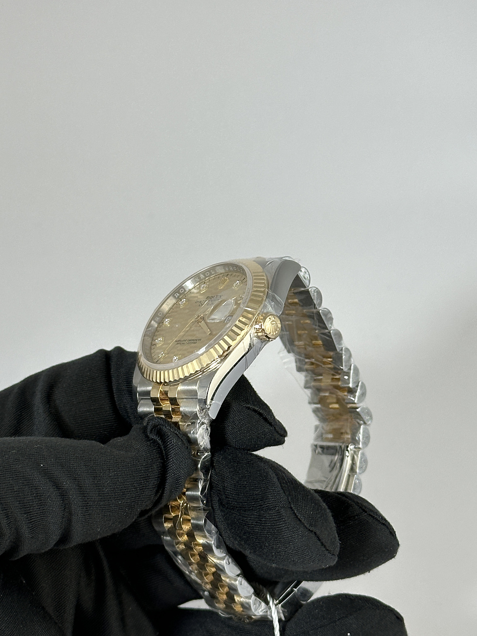 Часы Rolex  Datejust 36Mm Steel & Yellow Gold Motif Dial Diamond Index  126233