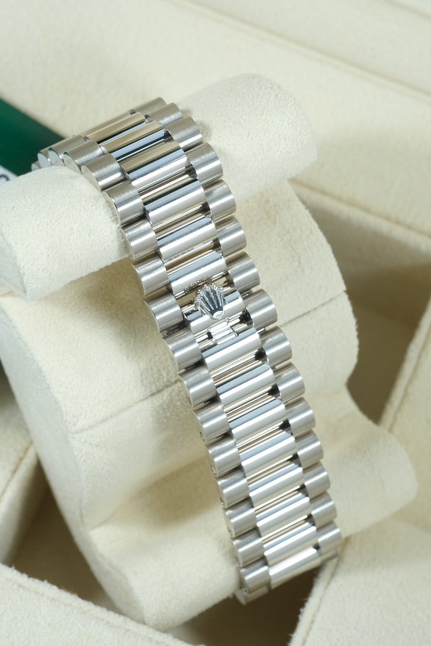 Часы Rolex  Day-Date 40Mm Blue Ombre Dial  228239