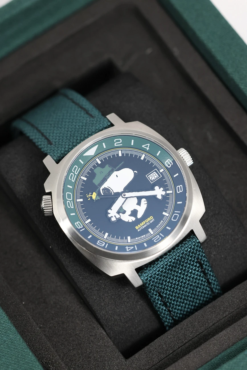 Часы Bamford   Limited Edition Peanuts "Beagle Scout" GMT Limited Edition For Hodinkee  SNOOPY H