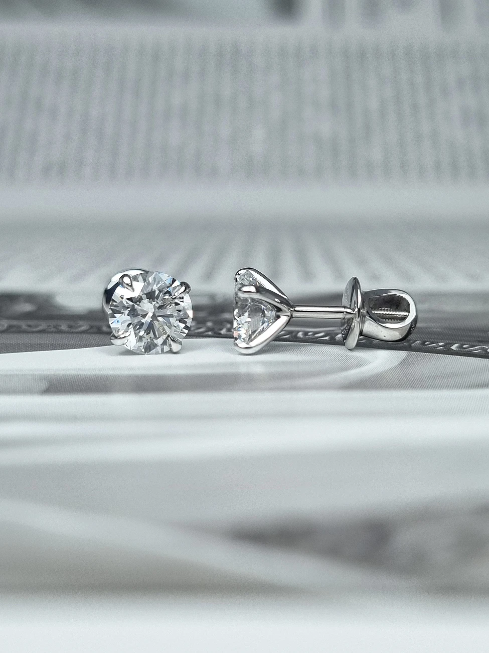 Украшение GIA  Серьги 1,01/1,02 ct. D/Si1 (3 excellent) Round Diamonds   