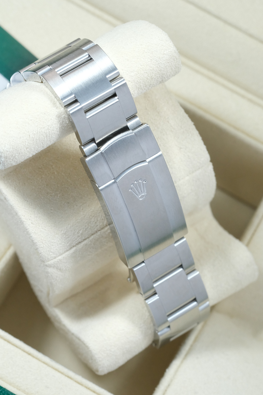 Часы Rolex  Oyster Perpetual 41 Mm Green Dial  124300