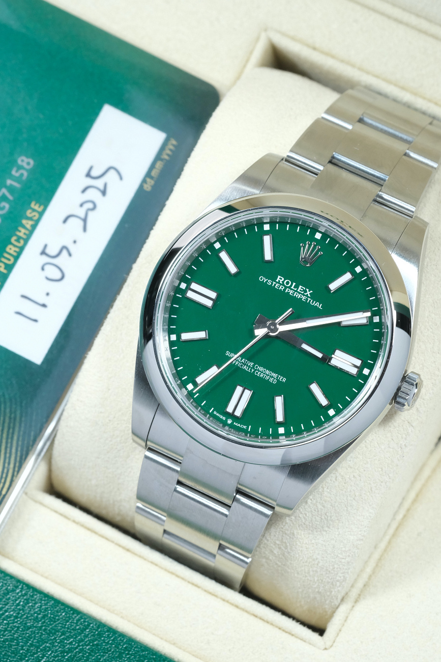 Часы Rolex  Oyster Perpetual 41 Mm Green Dial  124300