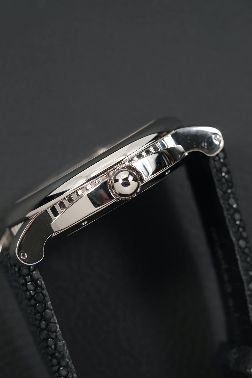Часы Gerald Genta  Gérald Genta Arena Bi-Retro Steel And Diamonds 45Mm  BSP.Y.10 