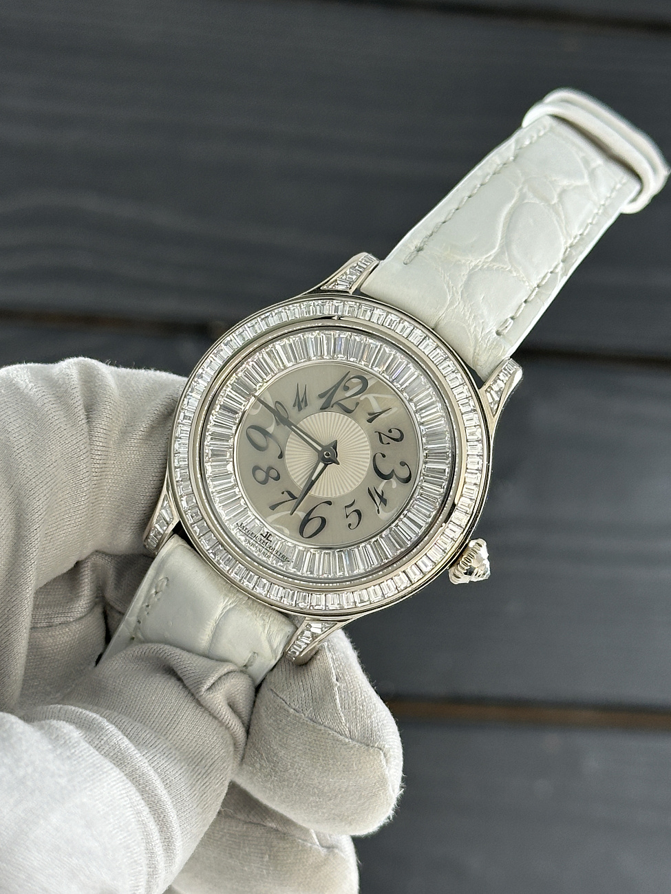 Часы Jaeger-LeCoultre  Master Twinkling Diamonds  Q1203402 158.3.60.S