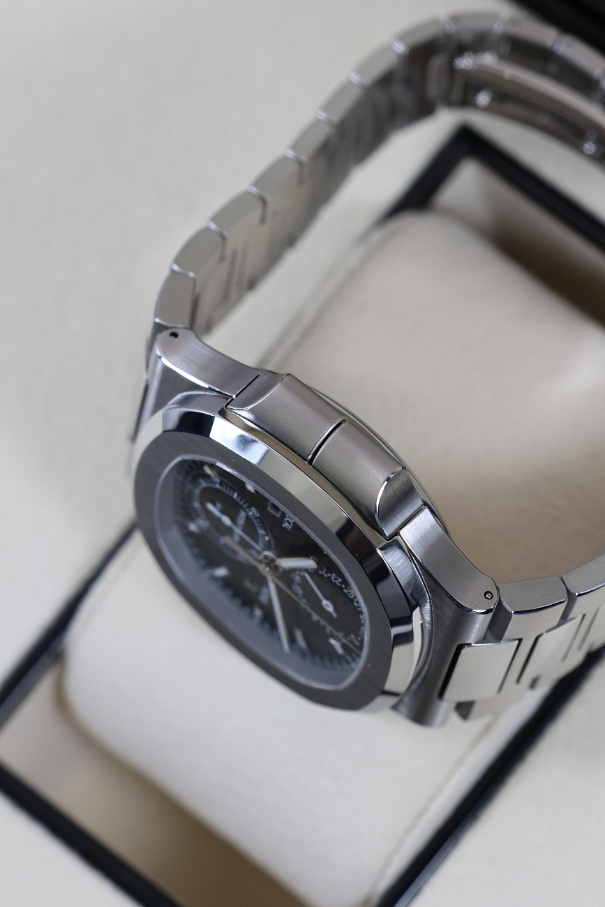 Часы Patek Philippe  Nautilus Travel Time Chronograph  5990/1A-001