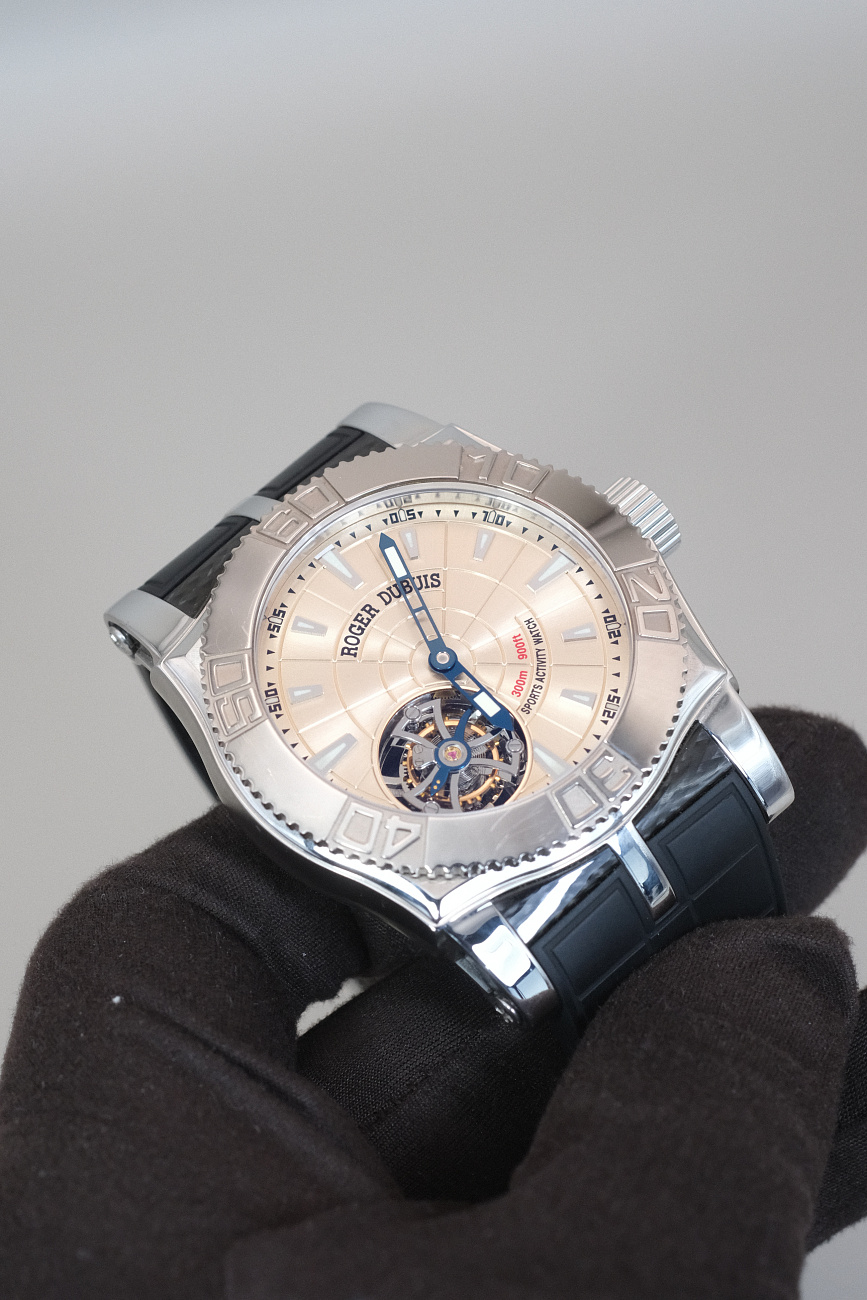 Часы Roger Dubuis  Easy Diver Tourbillon 02 9  SE48