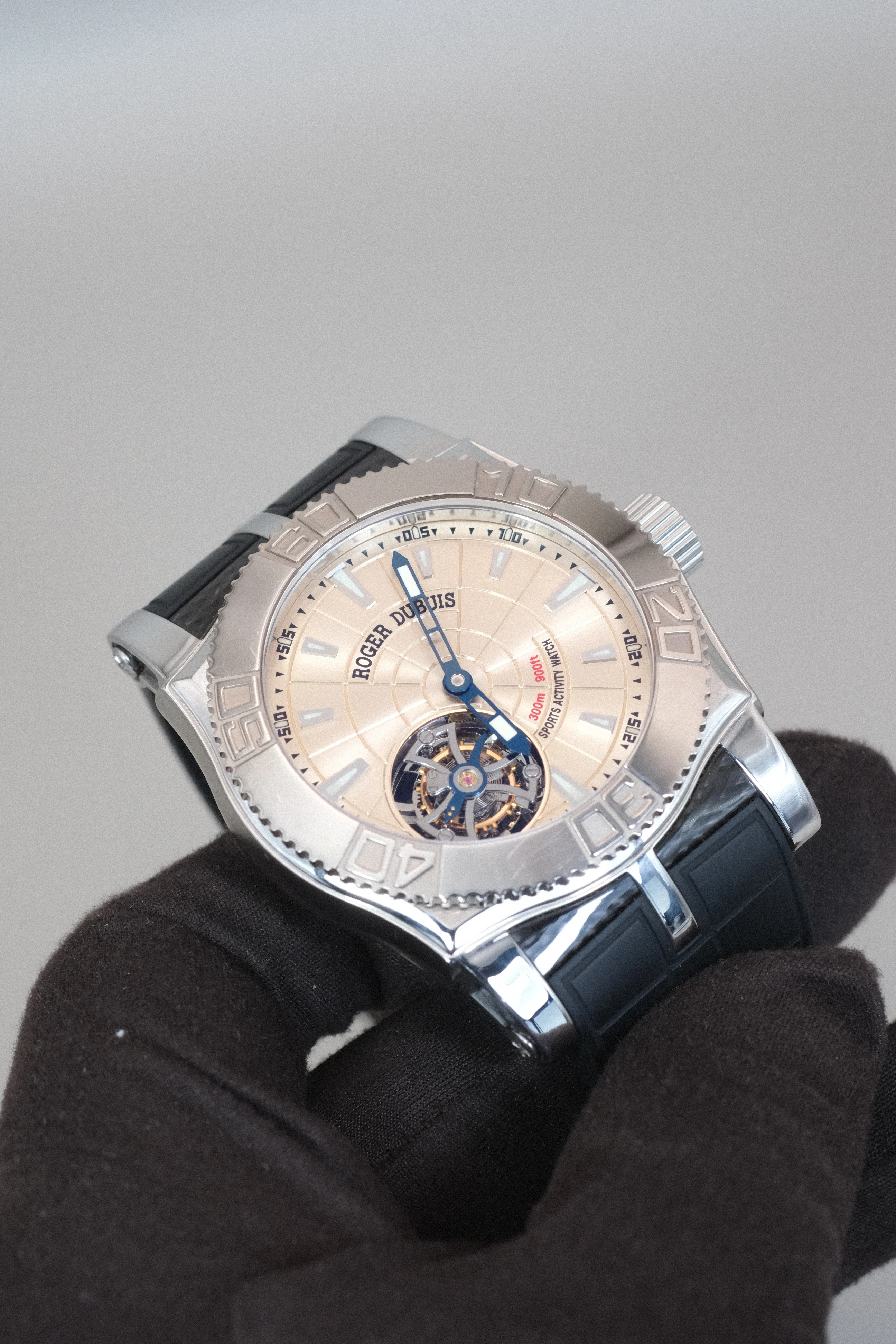 Часы Roger Dubuis  Easy Diver Tourbillon 02 9  SE48