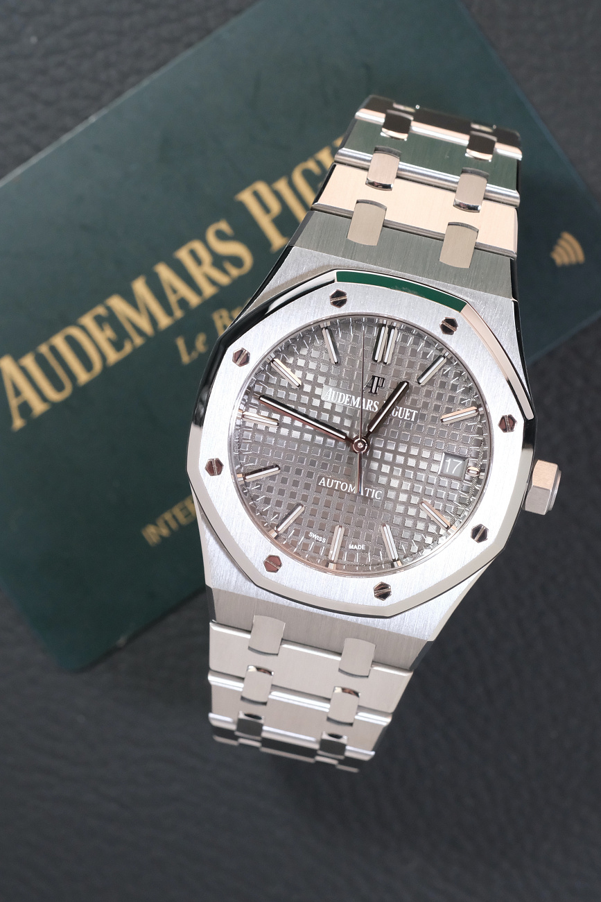 Часы Audemars Piguet  Royal Oak 37Mm  15450ST.OO.1256ST.02
