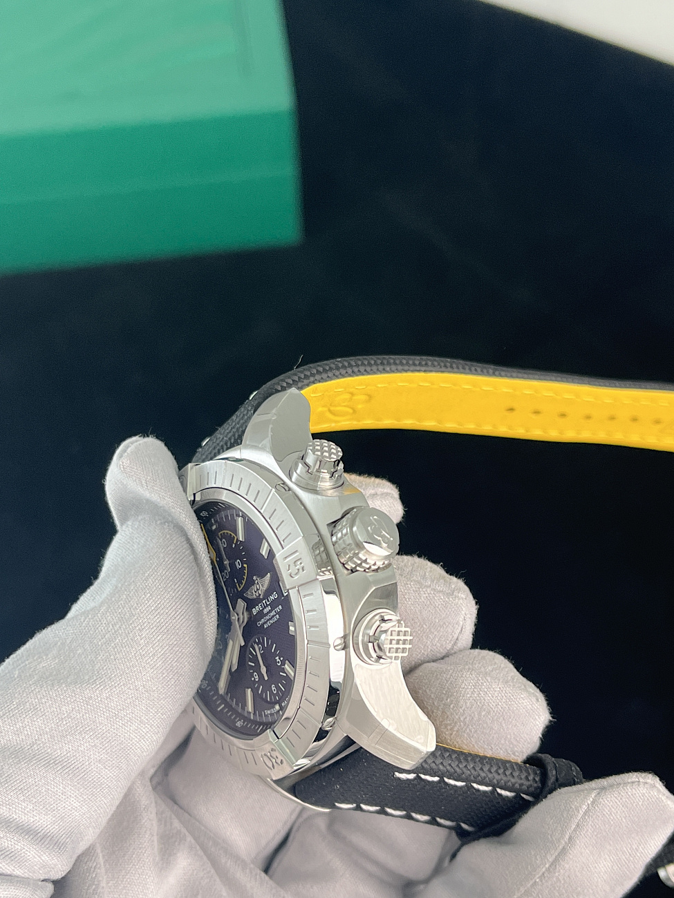 Часы Breitling  Avenger Chronograph 45  A13317101B1X1